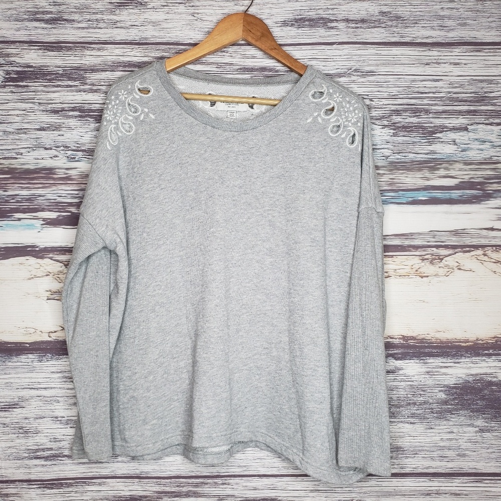 American eagle gray pull over sweater size large